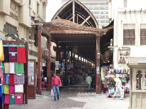 BUCHE MEER Dubai Old Souk - Kleidermarkt