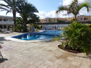 BUCHE MEER Fuerteventura Hotel Atlantis Suite Pool im Adults only Bereich