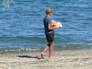 BUCHE MEER Griechenland Chalkidiki Sithoniai Strandverkäufer