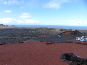 BUCHE MEER Lanzarote Vulkanschlot