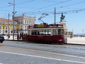 BUCHE MEER Lissabon Hop-on-off Straßenbahn