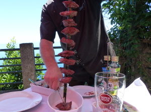 BUCHE MEER Madeira Rindfleisch am Lorbeerspieß gegrillt