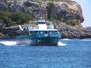 BUCHE MEER Mallorca Ausflugsboote Cala Figuera