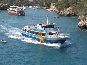 BUCHE MEER Mallorca Ausflugsboote Cala Figuera