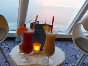 BUCHE MEER Mein Schiff 3 Cocktails in Himmel & Meer Lounge