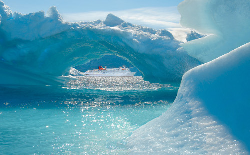 BUCHE MEER SEE MS BREMEN in Grönland Hapag-Lloyd Cruises